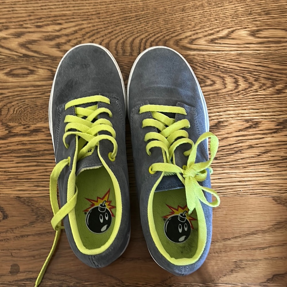 Hundreds sneaker